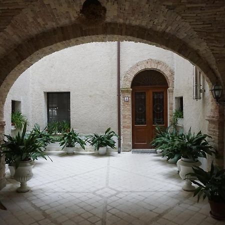 Rosciano  Palazzo De Fabritiis Bed & Breakfast エクステリア 写真